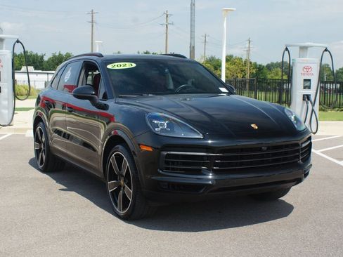 Used 2023 Porsche Cayenne AWD/4WD image 2