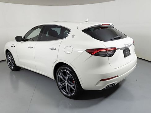 Used 2023 Maserati Levante GT image 11