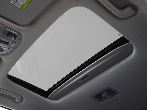 Used 2022 Hyundai Kona Limited FWD image 20