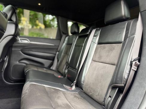 Used 2019 Jeep Grand Cherokee Altitude AWD/4WD image 23