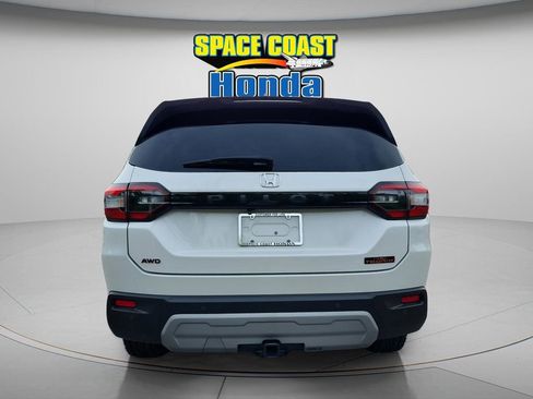 Certified 2024 Honda Pilot TrailSport image 5