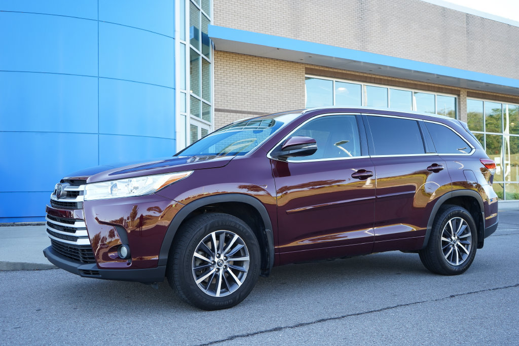 Used 2018 Toyota Highlander XLE AWD/4WD image 2