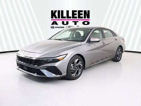 Used 2024 Hyundai Elantra SEL w/ Convenience Package FWD image 3