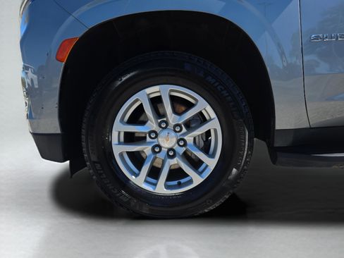 Used 2024 Chevrolet Suburban LT image 16