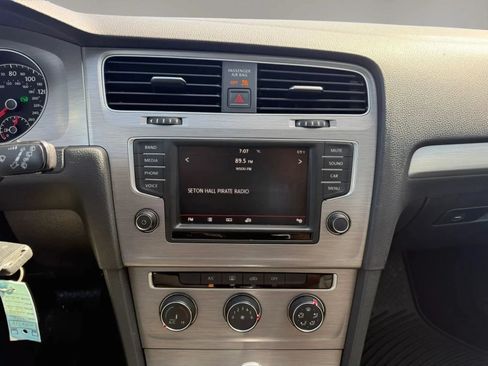 Used 2016 Volkswagen Golf S FWD image 23