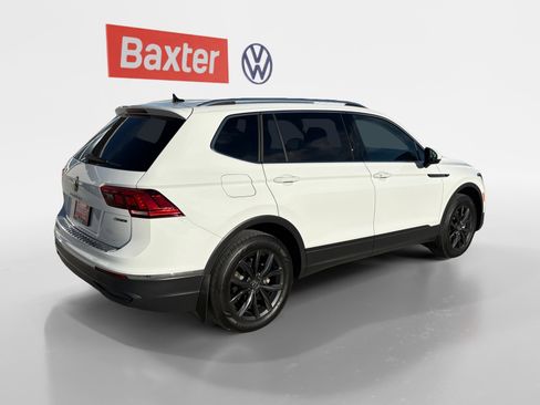 Certified 2024 Volkswagen Tiguan SE w/ Panoramic Sunroof Package image 15