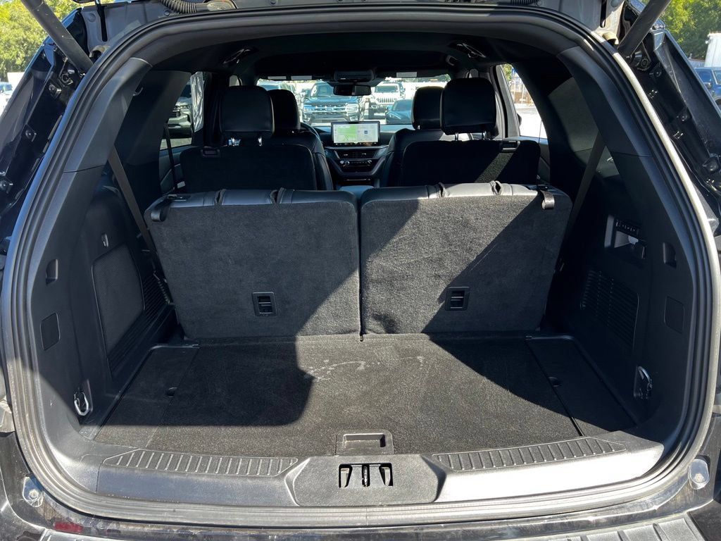 Used 2025 Ford Explorer ST RWD image 24