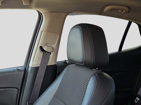 Used 2018 Buick Encore Preferred image 18