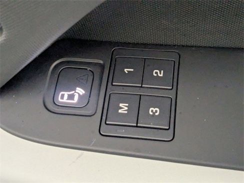 Used 2020 Land Rover Defender 110 SE image 35