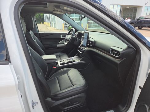 Used 2023 Ford Explorer Limited w/ Limited Technology Package AWD/4WD image 13