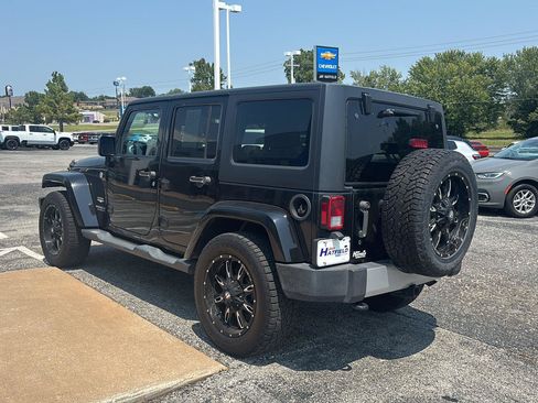 Used 2015 Jeep Wrangler Unlimited Sahara w/ Dual Top Group AWD/4WD image 5