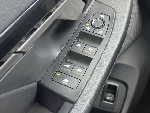 Used 2025 BMW 530i w/ Premium Package RWD image 25
