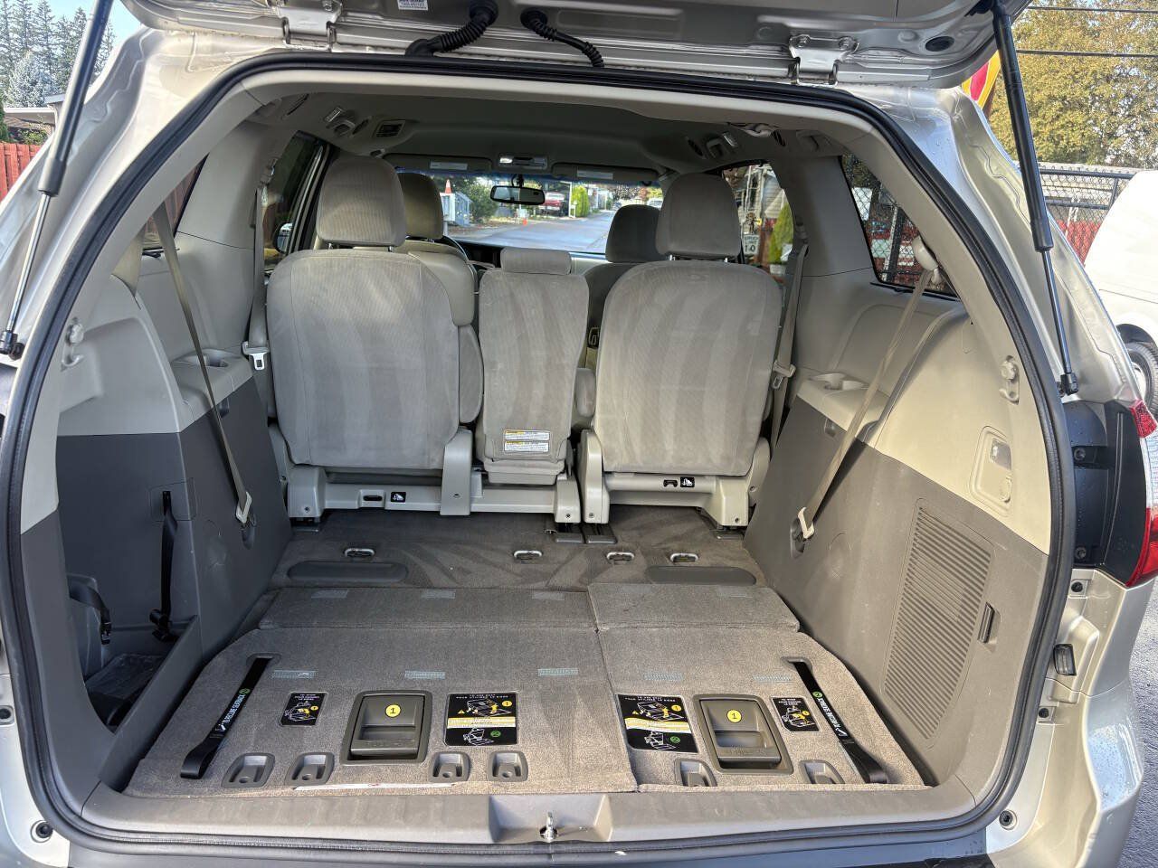 Used 2015 Toyota Sienna LE FWD image 20