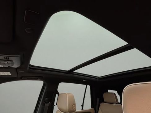 Used 2021 Chevrolet Tahoe Premier image 19