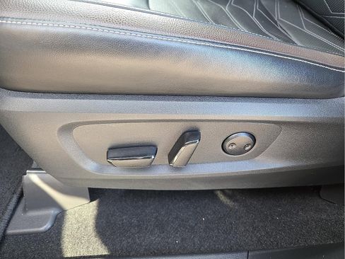 Used 2022 Nissan Pathfinder Platinum w/ Lighting Package (N93) image 14