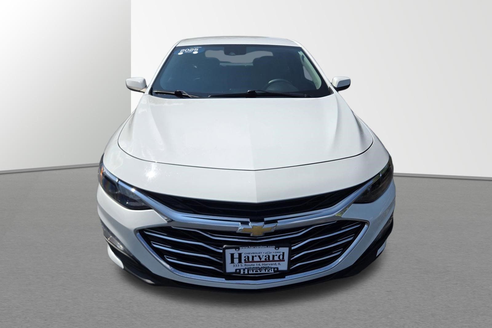 Used 2025 Chevrolet Malibu LT FWD image 2