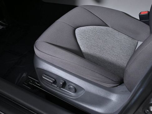 Used 2019 Toyota Camry LE image 21