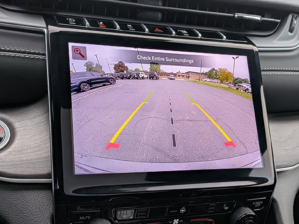Used 2025 Jeep Grand Cherokee Limited w/ MOPAR Finishing Package AWD/4WD image 16