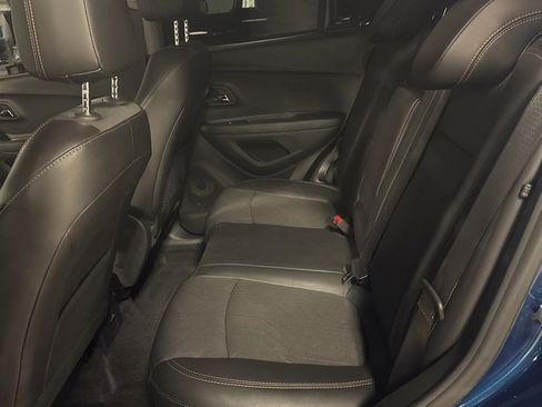 Used 2020 Chevrolet Trax LT w/ LT Convenience Package image 7