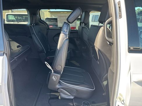 New 2026 Chrysler Pacifica Limited w/ S Appearance Package image 17