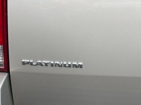 Used 2013 Cadillac Escalade ESV Platinum AWD/4WD image 29