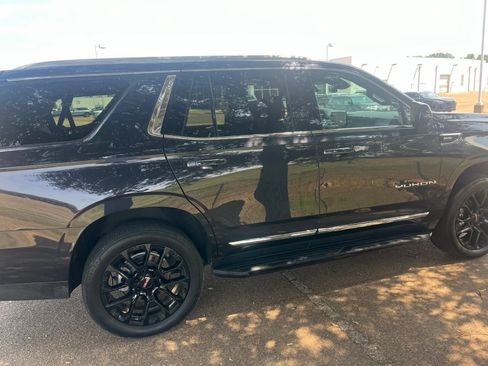 Used 2023 GMC Yukon SLT w/ SLT Premium Package RWD image 3