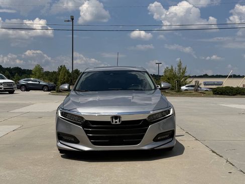 Used 2019 Honda Accord Touring image 2