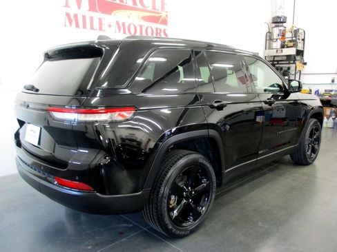 Used 2022 Jeep Grand Cherokee Altitude image 7