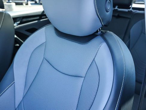 New 2025 Volkswagen Tiguan SE image 46