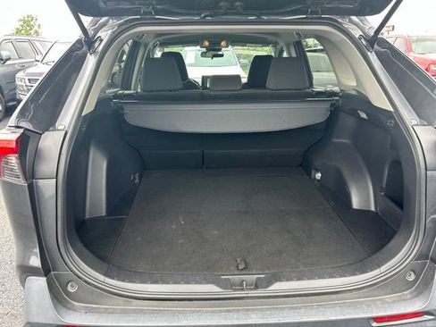 Used 2021 Toyota RAV4 LE FWD image 10