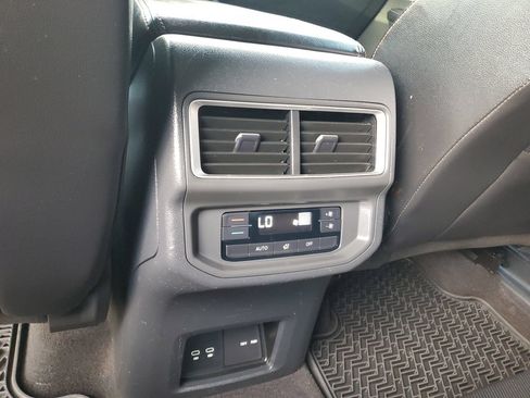Used 2024 Volkswagen Atlas Peak Edition SE AWD/4WD image 17