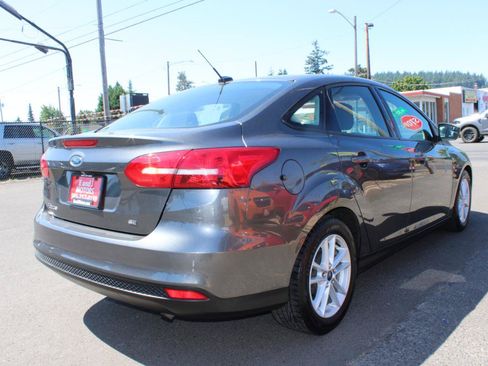 Used 2015 Ford Focus SE FWD image 6
