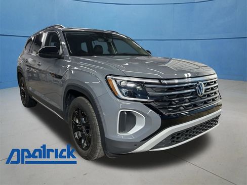 Used 2024 Volkswagen Atlas Peak Edition SE AWD/4WD image 1