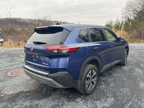 Used 2023 Nissan Rogue SV image 2
