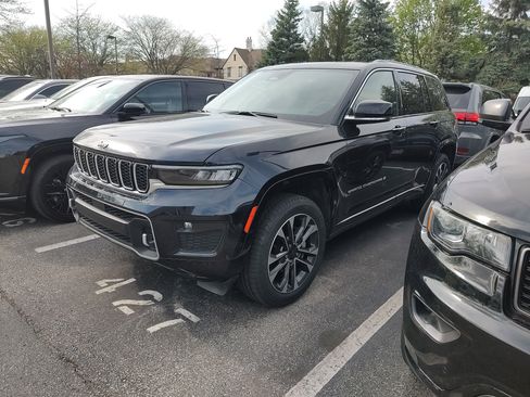 Used 2023 Jeep Grand Cherokee Overland image 1