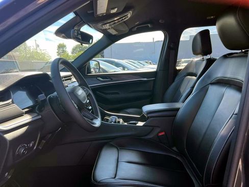 Used 2024 Jeep Grand Cherokee L Limited AWD/4WD image 18