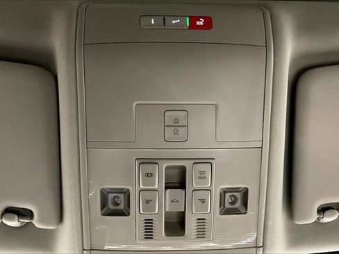 Used 2021 Volkswagen Atlas SEL Premium image 36