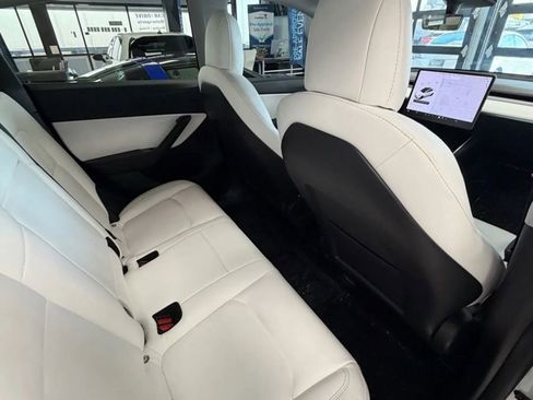 Used 2020 Tesla Model Y Long Range image 17