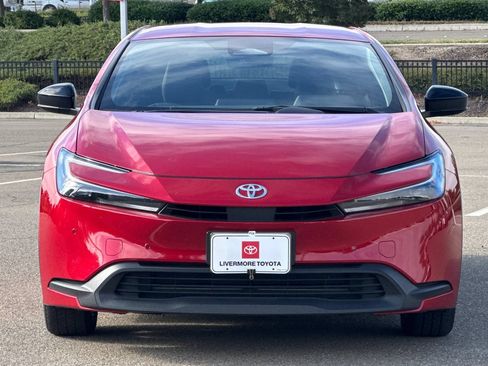 Used 2025 Toyota Prius LE FWD image 9
