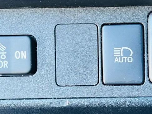 Used 2018 Toyota Tacoma SR5 AWD/4WD image 21