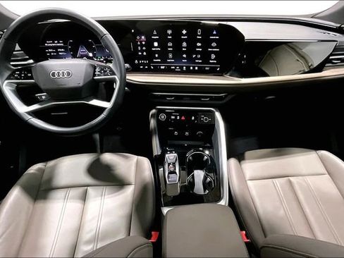 Used 2025 Audi Q5 Premium w/ Convenience Package image 14