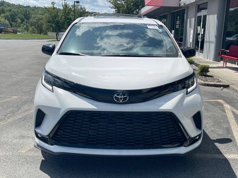 Used 2026 Toyota Sienna XSE FWD image 12