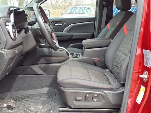 Used 2023 Chevrolet Colorado Z71 w/ Z71 Convenience Package 2 image 18