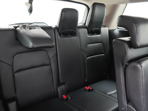 Used 2023 Nissan Pathfinder SL AWD/4WD image 12
