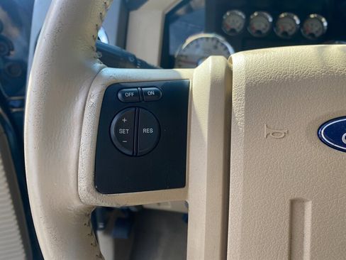 Used 2010 Ford F250 Lariat image 31