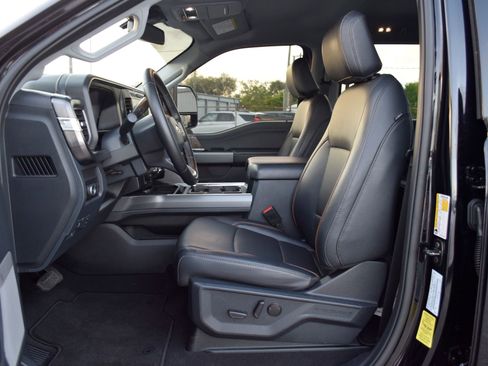 Used 2025 Ford F250 Lariat w/ Black Appearance Package image 18