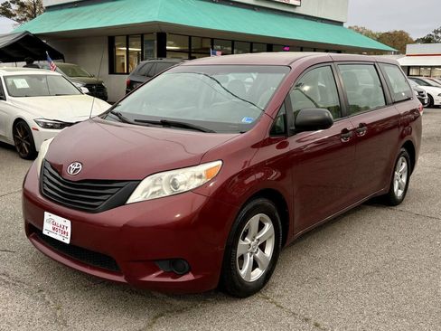 Used 2014 Toyota Sienna L FWD image 1