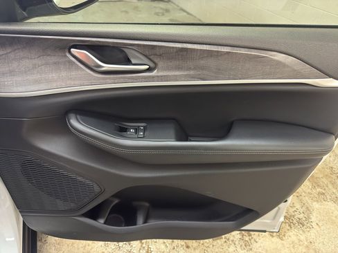 Used 2023 Jeep Grand Cherokee Limited image 20