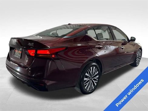 Used 2025 Nissan Altima 2.5 SV FWD image 5