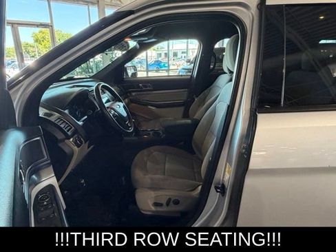 Used 2019 Ford Explorer XLT FWD image 16